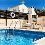 Karisa Villa *