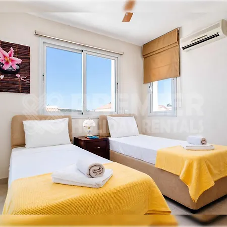 Villa Karisa Villa *