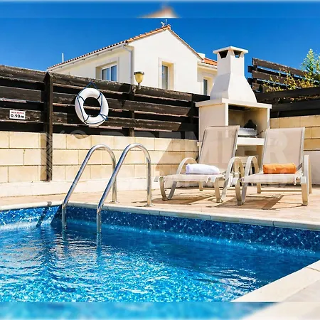Villa Karisa Villa *